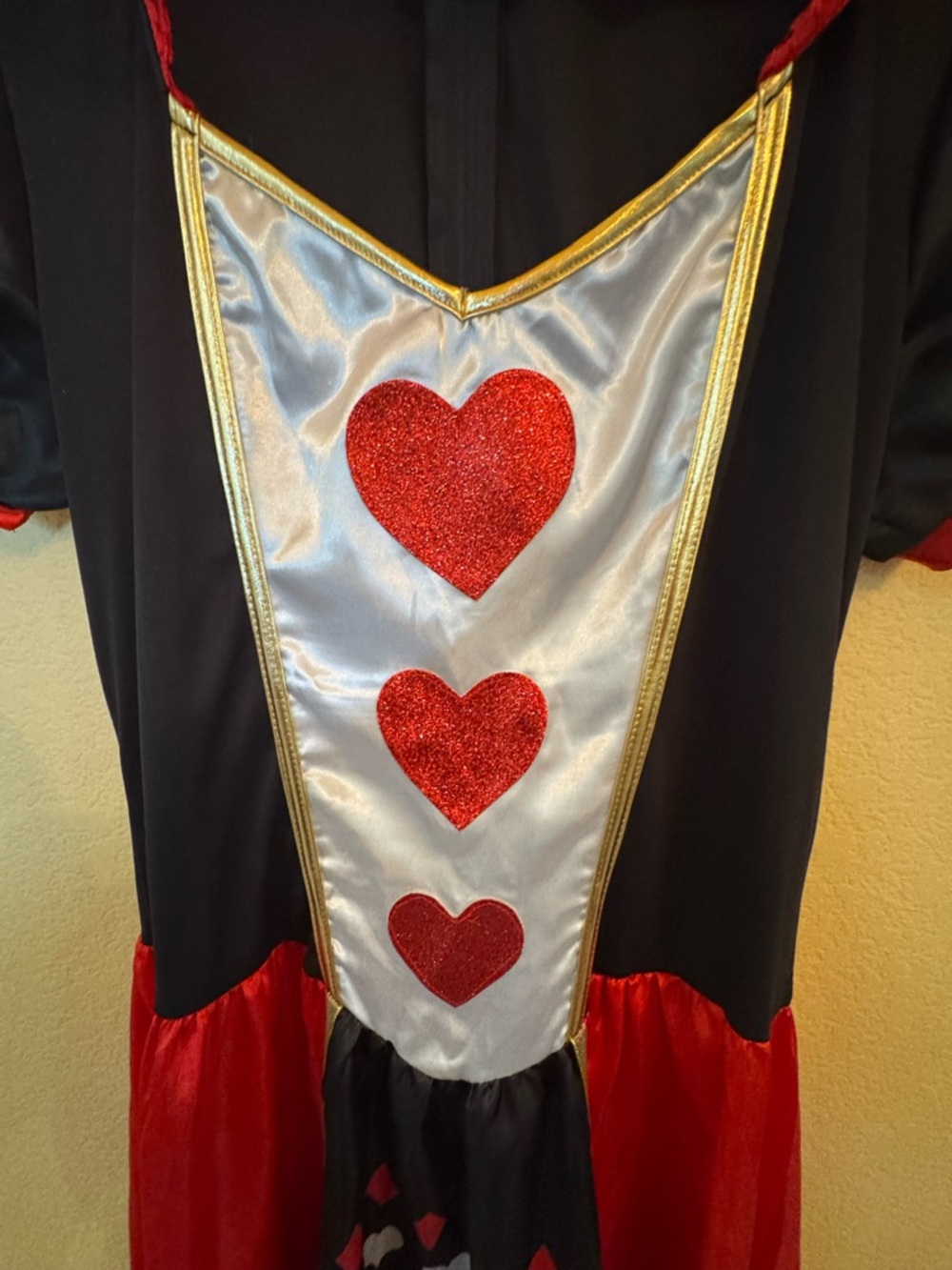 Deluxe Queen of Hearts Halloween costume by Leg Avenue Size XL - Picture 5 of 6